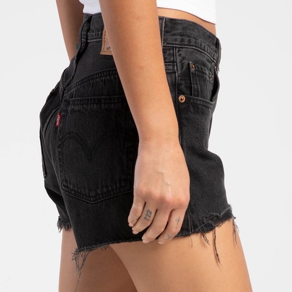Levi’s 501 Cut Off Jean Shorts Size 24 Black High Rise Distressed - Picture 2 of 11